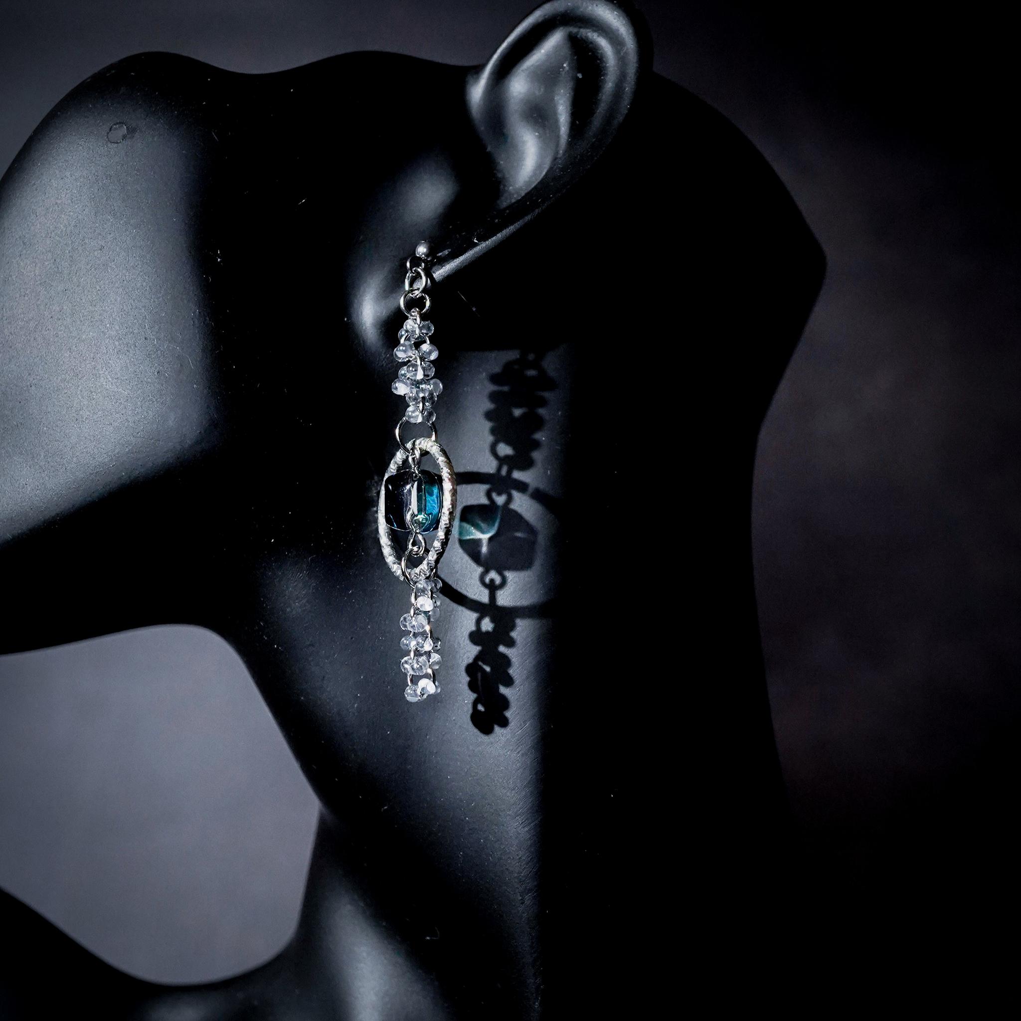 ラグジュアリーな輝き ニュアンスカラーの青いビーズが美しいピアス・イヤリング&ブレスレット セット #10299100